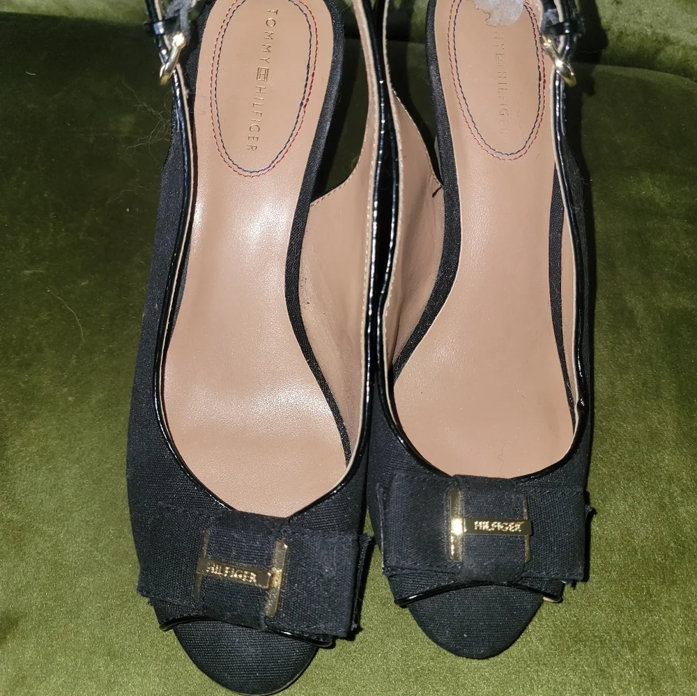 Misses sz 8.5 Tommy Hilfiger black Strap Cork wedge Heels open toe sandals.